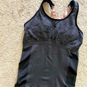Fabletics size S tank like new!